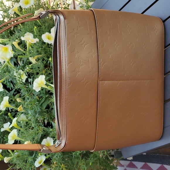 💥💥SOLD💥💥LV Sutter Shoulder bag - Picture 1 of 12